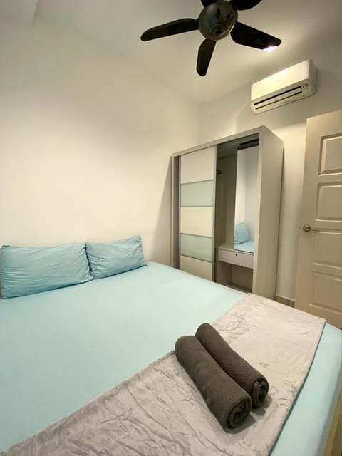 Bed, Photo of the whole room, Bedroom, towels, wardrobe, air conditioner