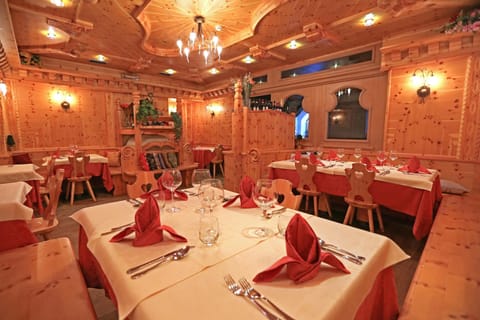 Restaurant/places to eat, Alcoholic drinks, Non alcoholic drinks