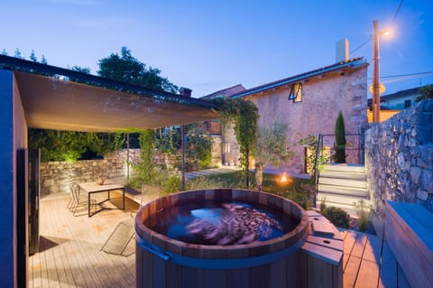 Hot Tub, Garden view