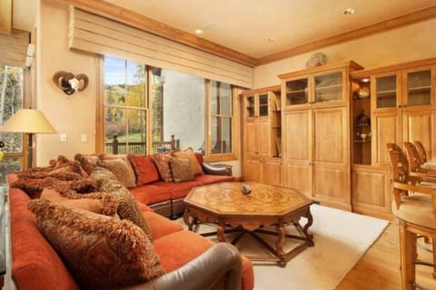 Ski In, Ski Out Luxury 4 Bedroom Townhome At Two Creeks With Private Hot Tub Haus in Snowmass Village