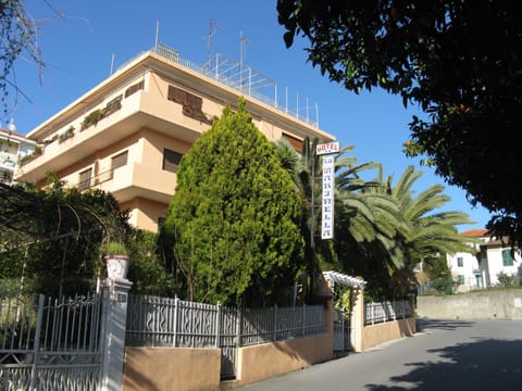 Facade/entrance, Facade/entrance