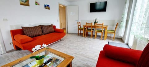 Staff, Living room, Seating area, Dining area, Evening entertainment, Entertainment