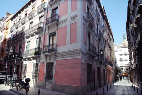 DONES Apartamento en el Casco Histórico de Zaragoza Wohnung in Zaragoza