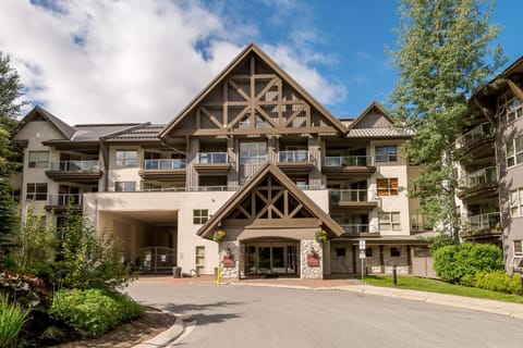 Property building, Facade/entrance, Off site, Summer