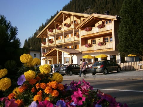 Monti Pallidi B&B Apartments Übernachtung mit Frühstück in Corvara