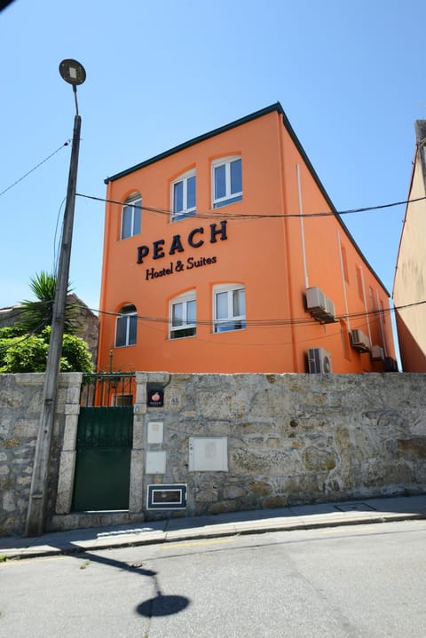 Peach Hostel & Suites Hostel in Porto