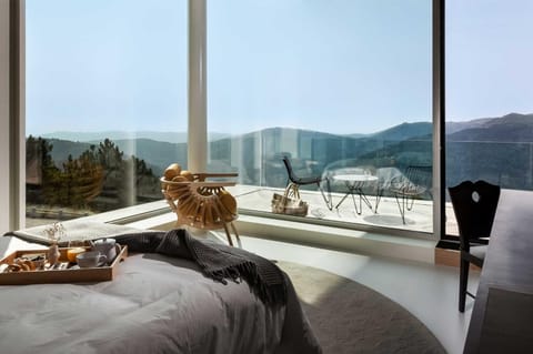 Bedroom, Mountain view