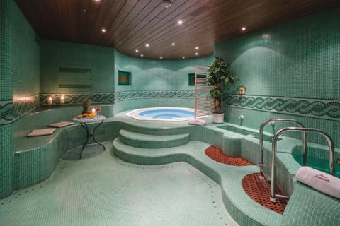 Hot Tub, Sauna, Spa and wellness centre/facilities