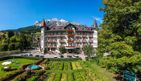 Property building, Spring, Bird's eye view, Summer, Mountain view