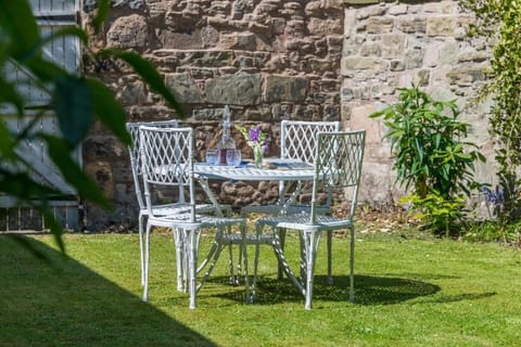 Garden, Dining area