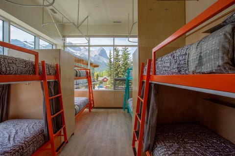 Mountain view, bunk bed