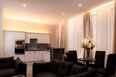 Kitchen or kitchenette, Living room