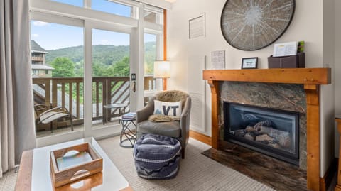 374 Lodge At Spruce Peak Ski In Ski In Ski Out King Studio Resort in Stowe