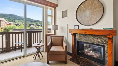 319 Lodge At Spruce Peak Ski In Ski In Ski Out King Studio Resort in Stowe