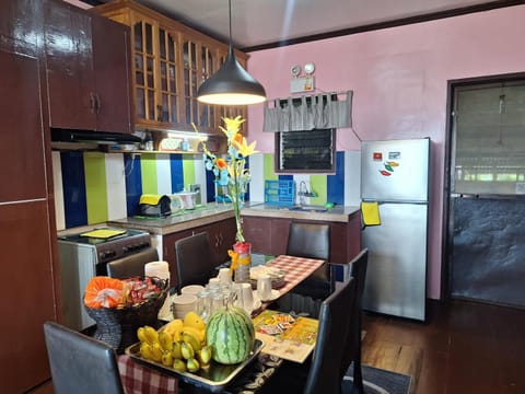 Kitchen or kitchenette, Food and drinks, Dining area, dishwasher, oven, pet friendly, stove