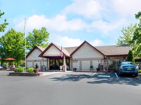 Inn of The Dove Romantic Luxury & Business Suites Auberge in Bensalem Township