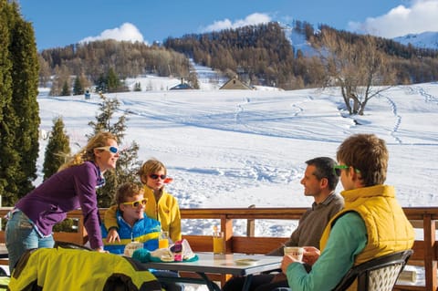 Restaurant/places to eat, Skiing, Mountain view, Family