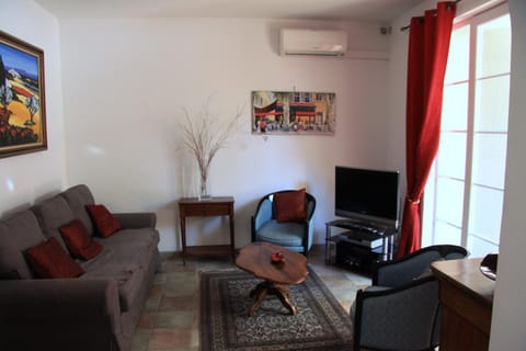 Appartement Avec Patio Et Garage Centre Ville Et Plage Apartment in Sanary-sur-Mer