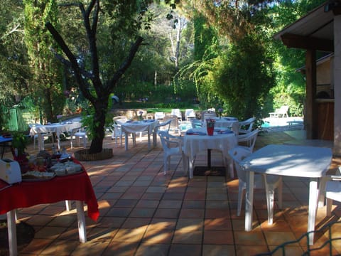 Les Chambres d'Hotes au Bois Fleuri Bed and Breakfast in Roquebrune-sur-Argens