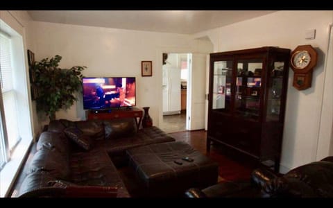 Near Chiefs and Royals Stadium - 4 beds House in Independence