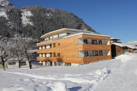 Facade/entrance, Winter