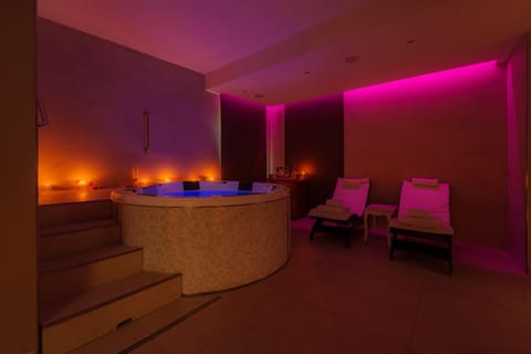 Massage, Spa and wellness centre/facilities