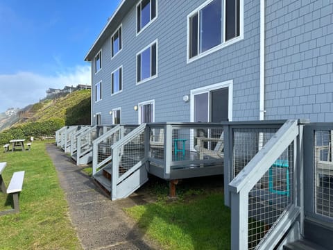 Property building, Day, Natural landscape, Garden, View (from property/room), Balcony/Terrace, Garden view