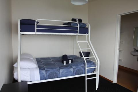 Bed, Photo of the whole room, Bedroom, bunk bed, towels