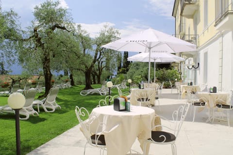 Property building, Breakfast