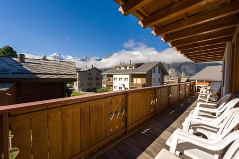 Balcony/Terrace, Mountain view