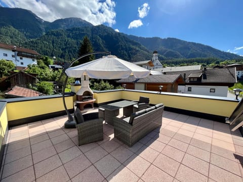 Balcony/Terrace, Mountain view