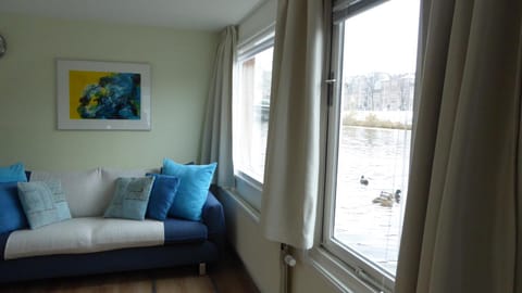 Houseboat In The Center, 5 min walk to Tropical Museum, Free Wifi! Appartamento in Amsterdam