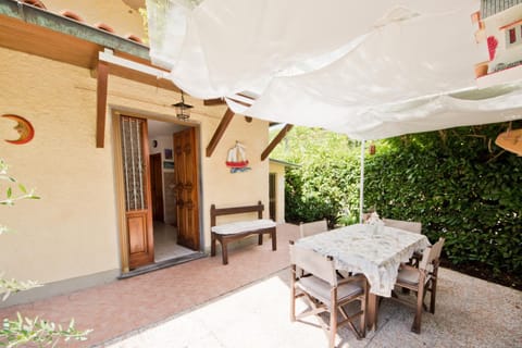 Patio, Facade/entrance