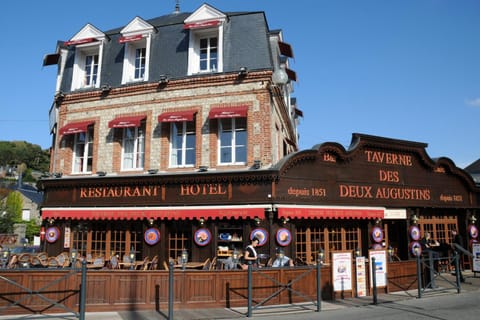 La Taverne des Deux Augustins Hotel in Étretat