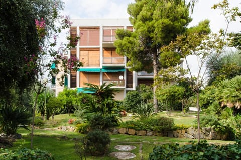 Facade/entrance, Garden, Balcony/Terrace