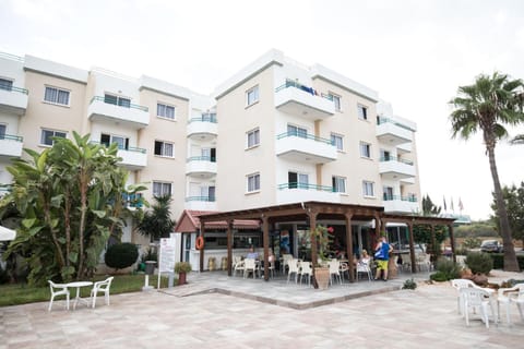 DebbieXenia Hotel Apartments Appartement-Hotel in Paralimni