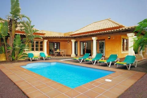 Property building, Day, Swimming pool, Swimming pool