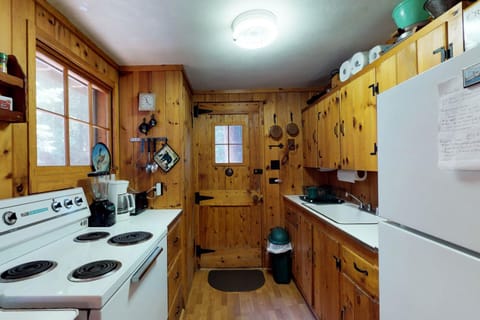 Traditional Maine Cabin Haus in Moosehead Lake