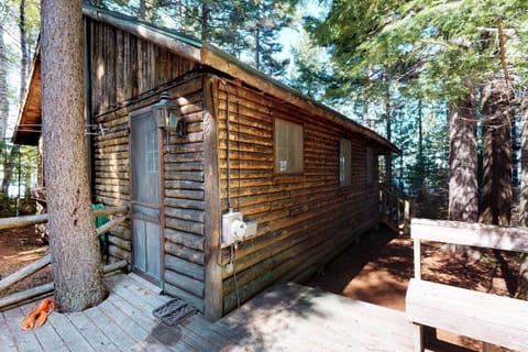 Traditional Maine Cabin House in Moosehead Lake