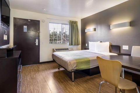 TV and multimedia, Photo of the whole room, Seating area, On site