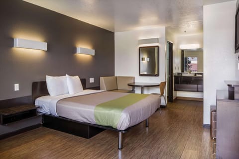 TV and multimedia, Photo of the whole room, Seating area, On site