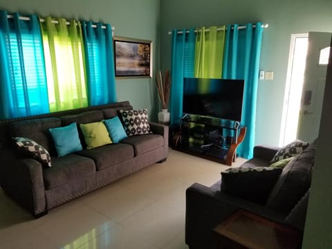 Caymanas estate beautiful two bedroom suites House in Portmore