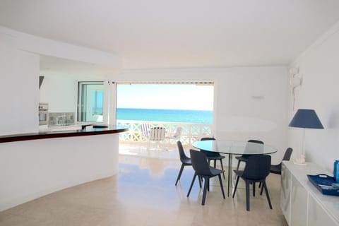 magnifique appartement sur la plage ... Condo in Albufeira