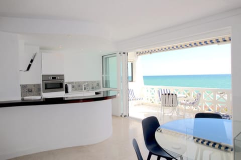 magnifique appartement sur la plage ... Condo in Albufeira