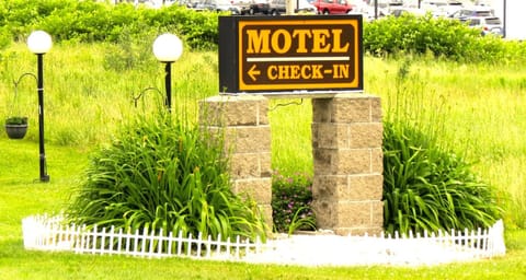 Budget Host Airport Inn Motel in Waterville