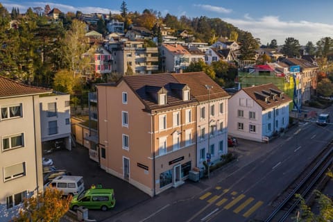 Property building, Day, Neighbourhood, Natural landscape, Bird's eye view, View (from property/room), Kitchen or kitchenette, City view, Street view, Location, Quiet street view, Parking