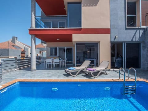 Property building, Balcony/Terrace, Swimming pool