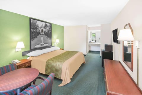 Super 8 by Wyndham Mobile Hotel in Mobile