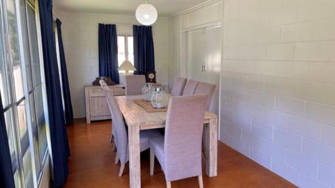 Pet Friendly home walking distance to Surf Beach - North St, Woorim Haus in Woorim