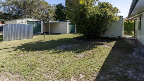 Lowset, pet friendly cottage - Sunset Ave, Bongaree Casa in Sandstone Point